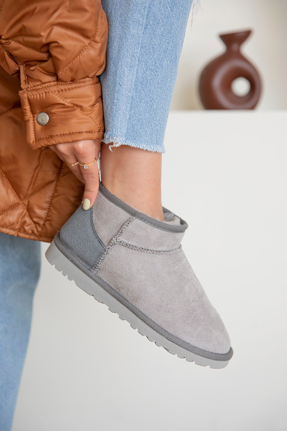 Asia Kadın  İçi Tüylü Kalın Taban  Süet Yarım  Bot Gri