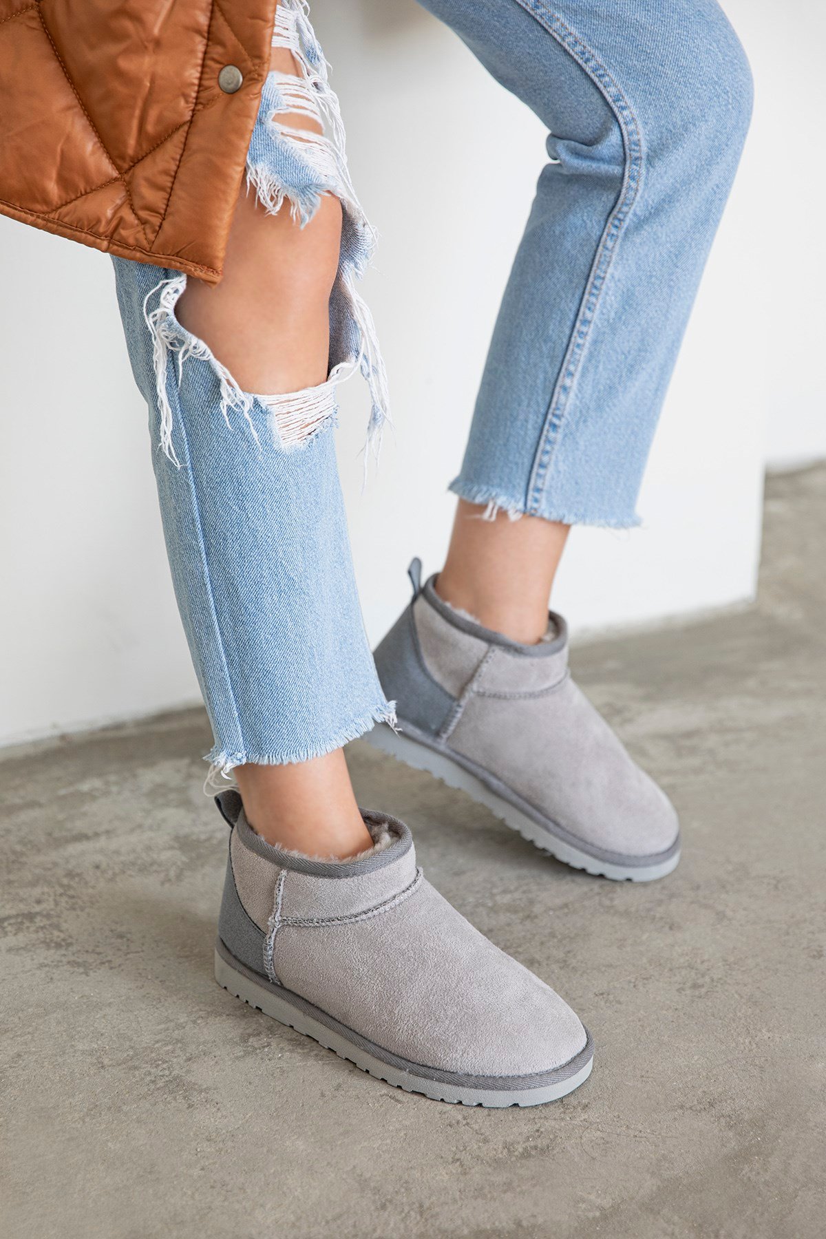 Asia Kadın  İçi Tüylü Kalın Taban  Süet Yarım  Bot Gri
