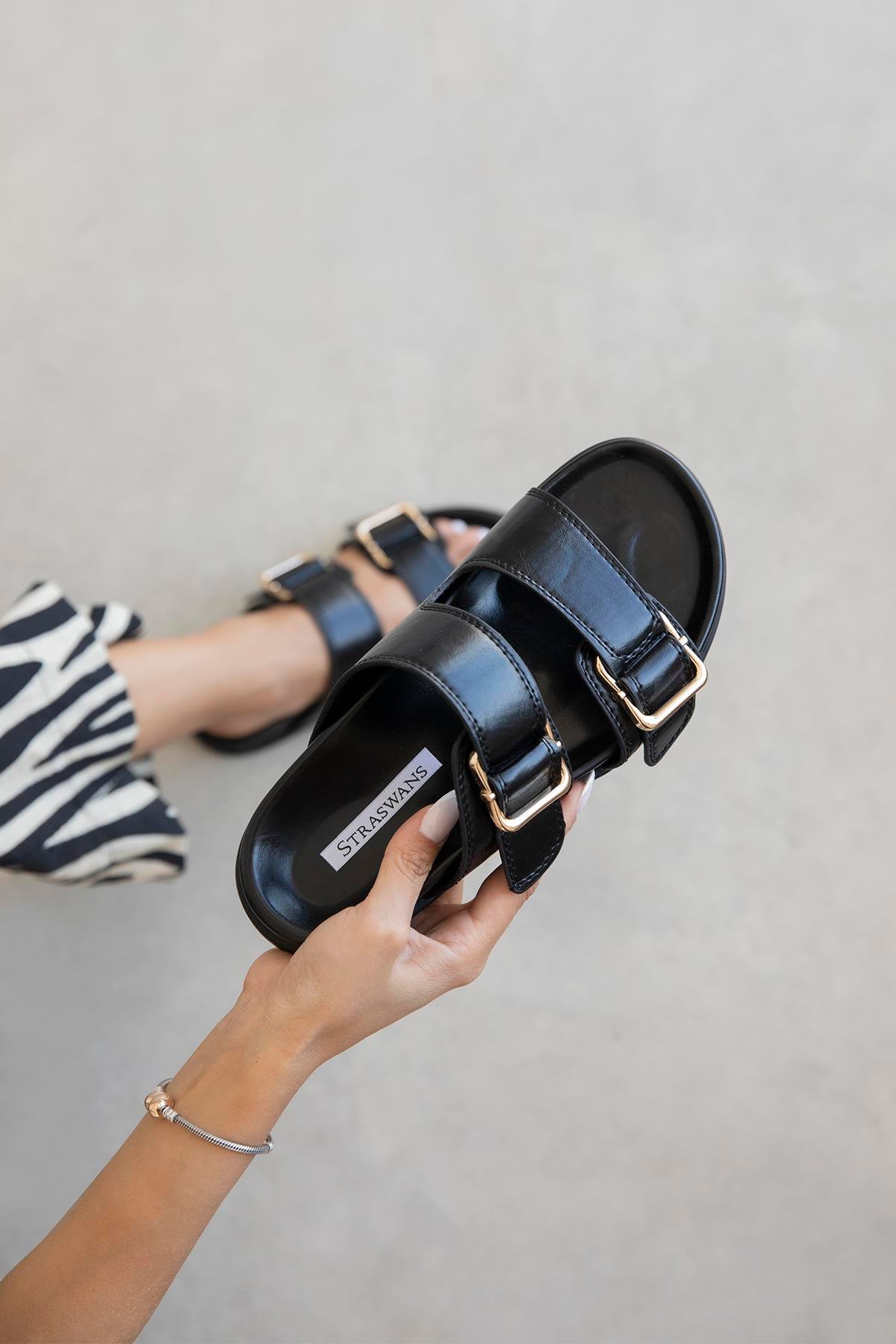 Axel Kadın Toka Detay Günlük Konfor Deri Terlik Siyah