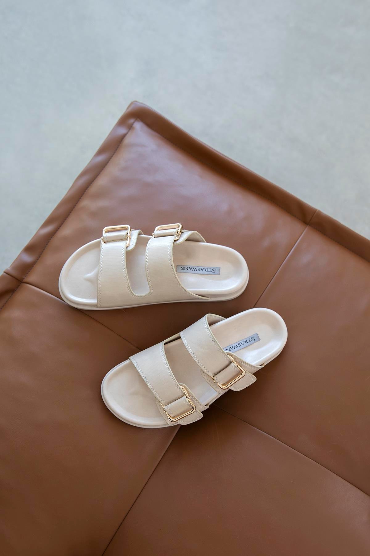 Axel Kadın Toka Detay Günlük Konfor Deri Terlik Bej