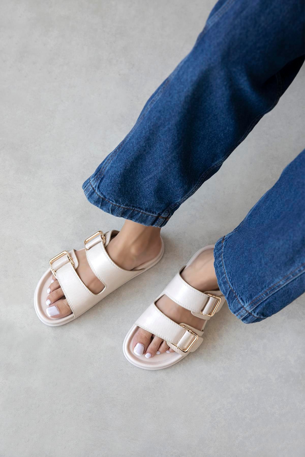 Axel Kadın Toka Detay Günlük Konfor Deri Terlik Bej