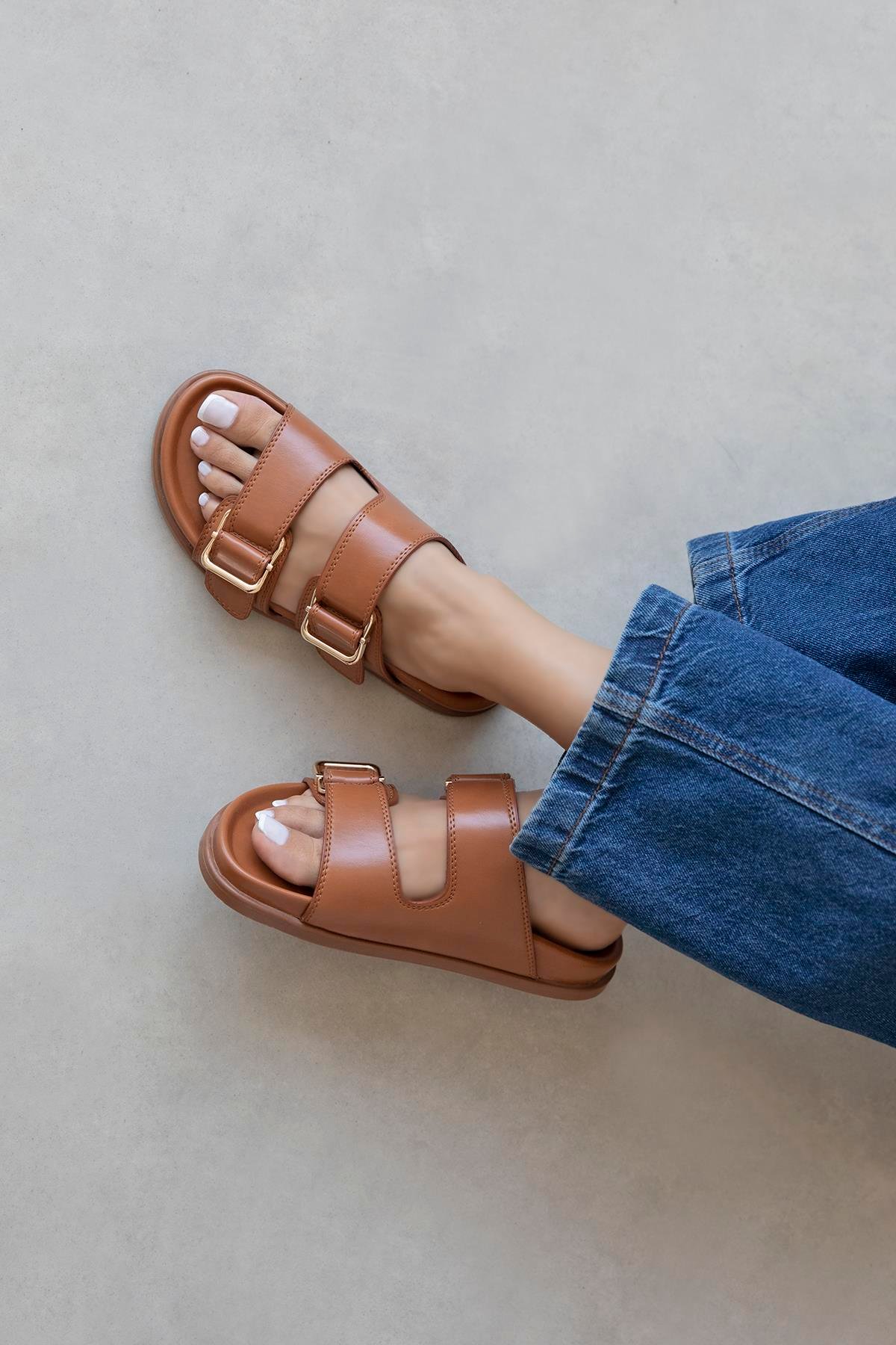 Axel Kadın Toka Detay Günlük Konfor Deri Terlik Taba