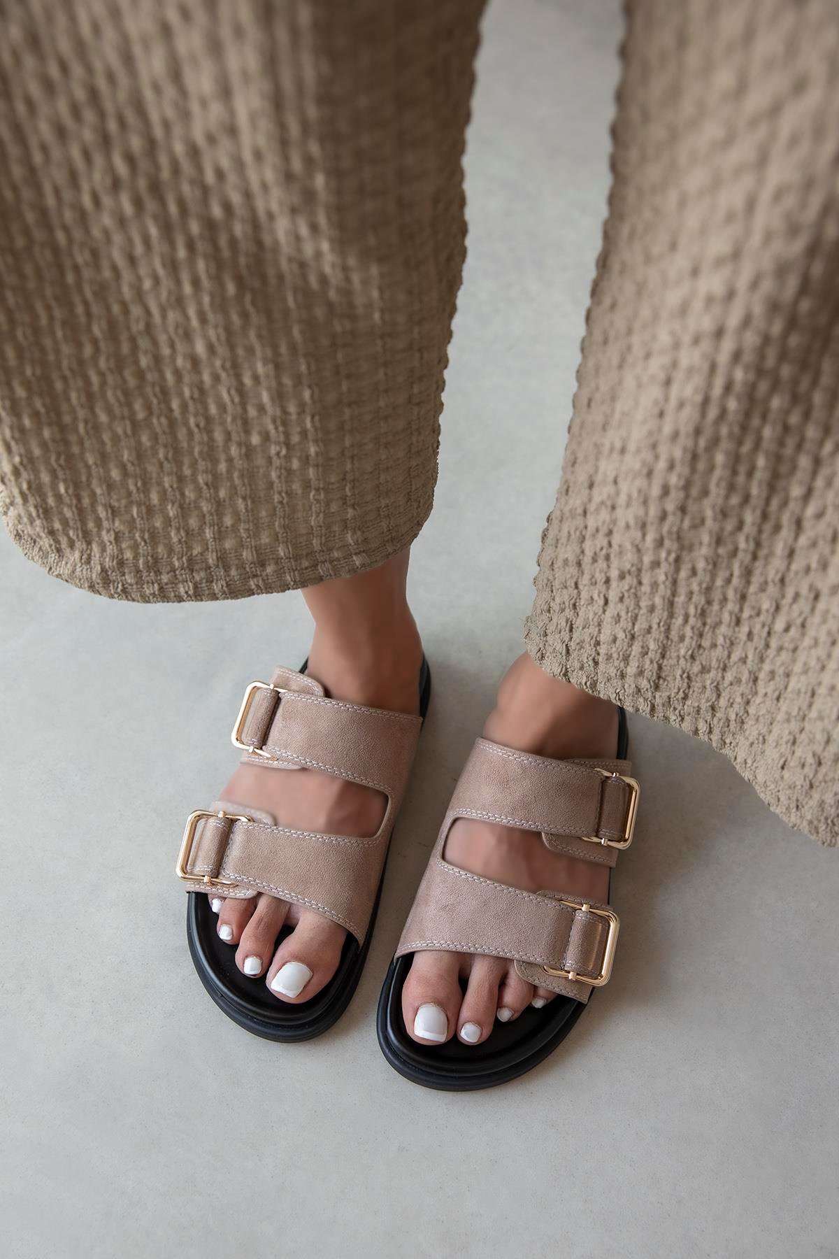 Axel Kadın Toka Detay Günlük Konfor Süet Terlik Vizon