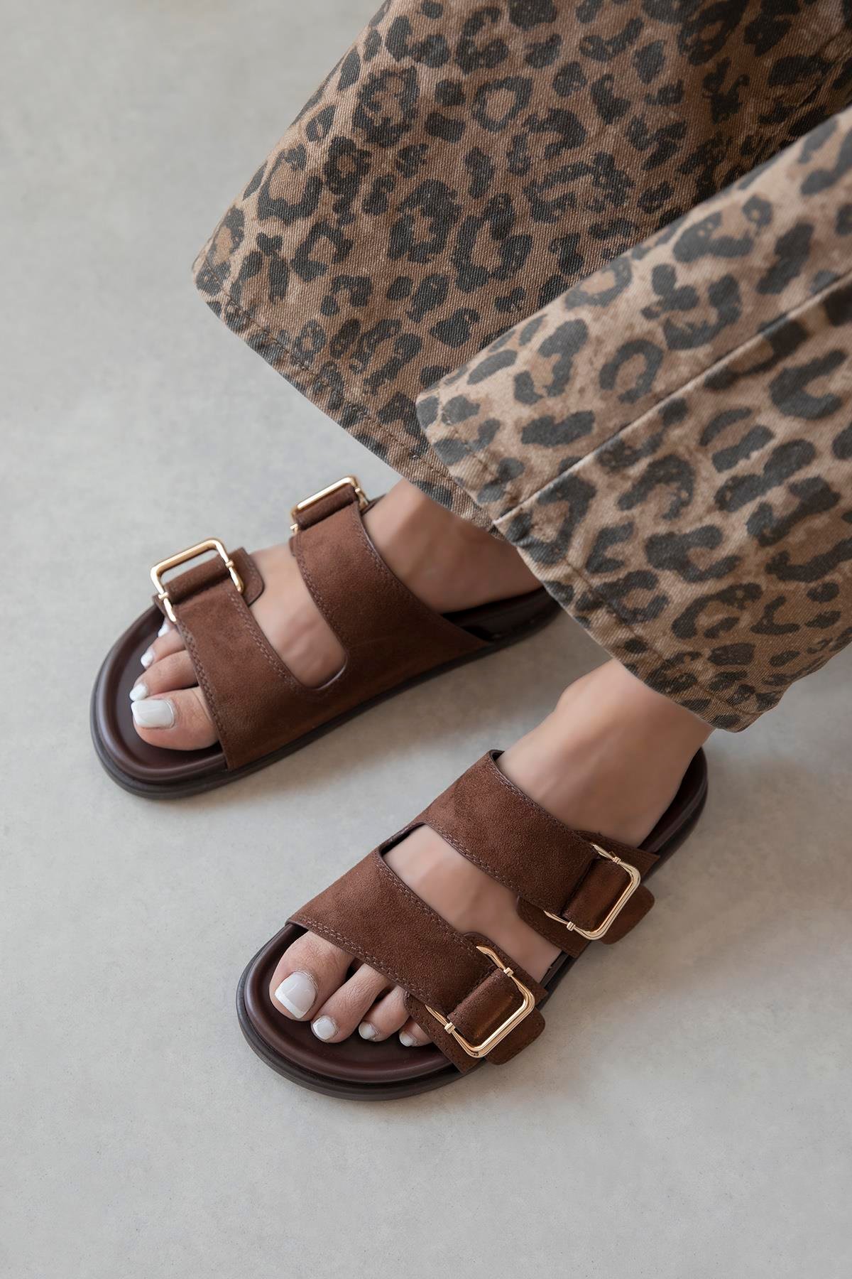 Axel Kadın Toka Detay Günlük Konfor Süet Terlik Kahve