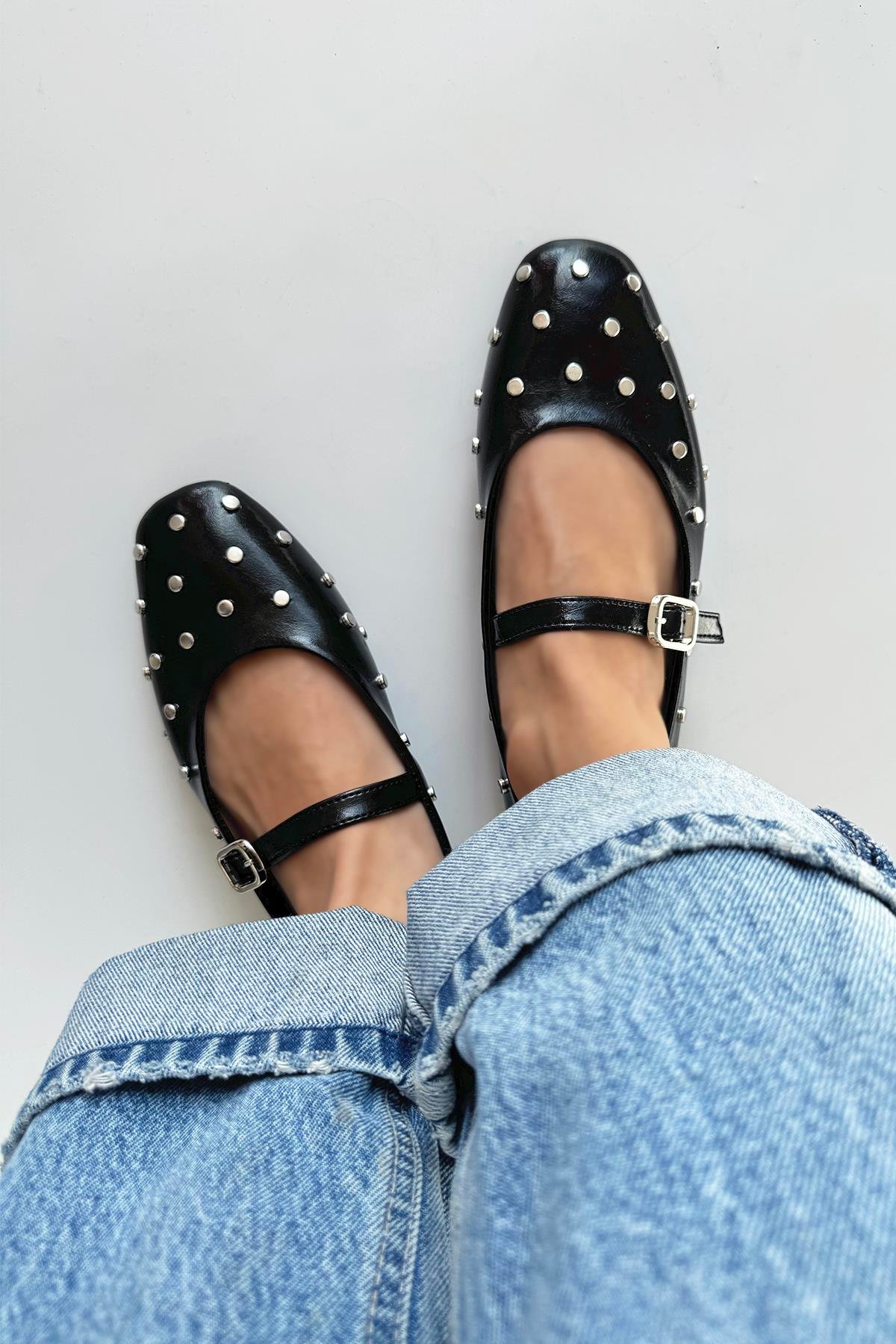 Azure Kadın Drop Detay Kırışık Deri Babet Siyah