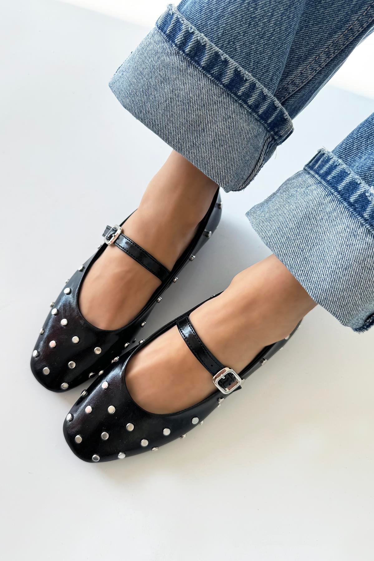 Azure Kadın Drop Detay Kırışık Deri Babet Siyah