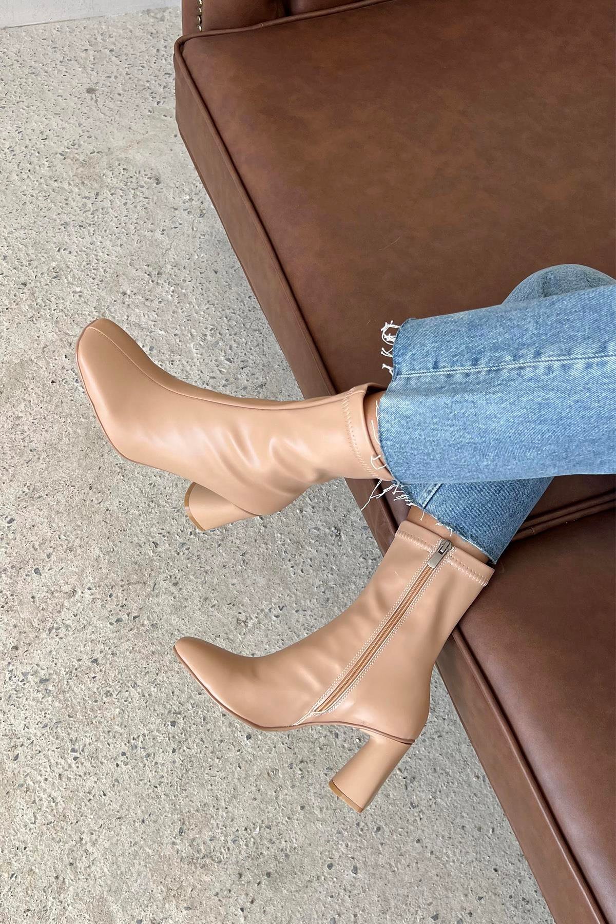 Beck  Kadın  Küt Kalıp Streç Deri Bot Ten