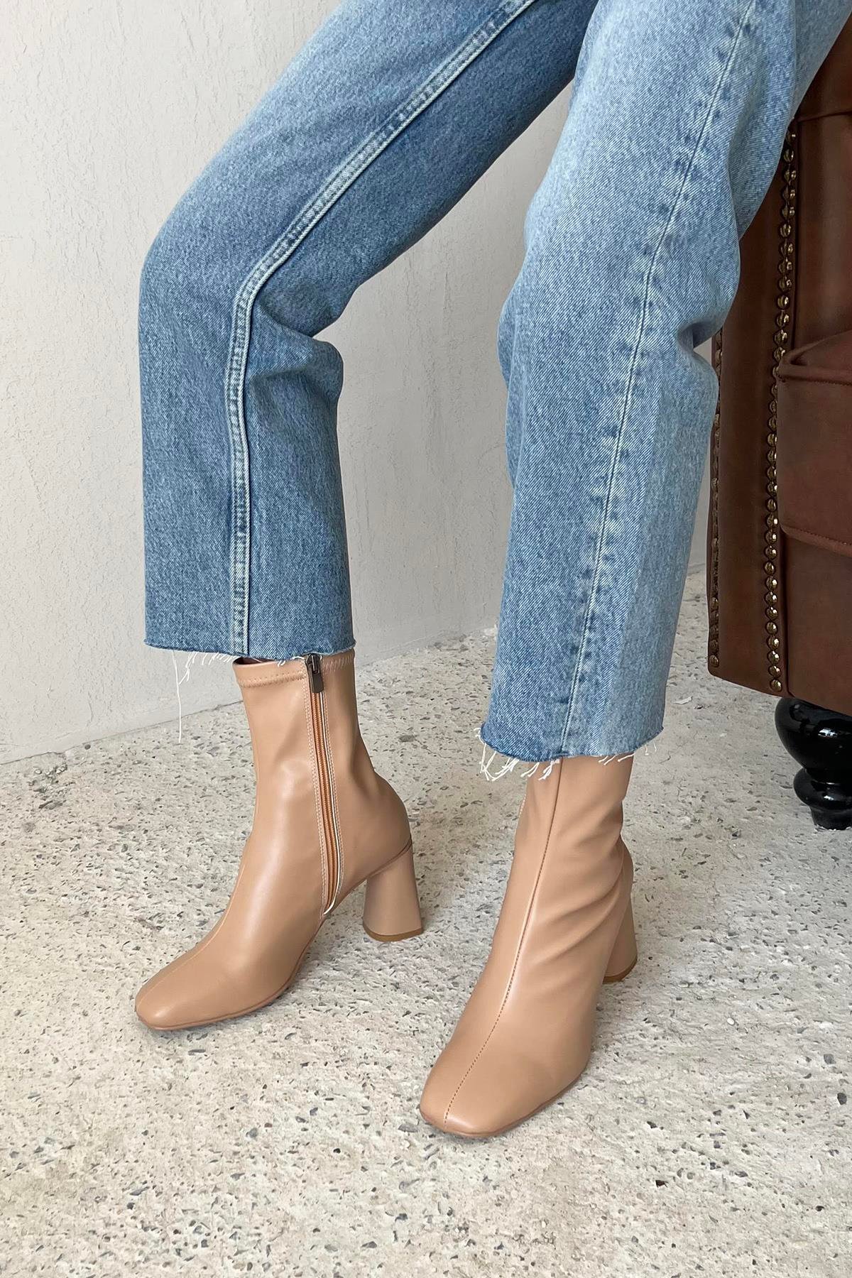 Beck  Kadın  Küt Kalıp Streç Deri Bot Ten