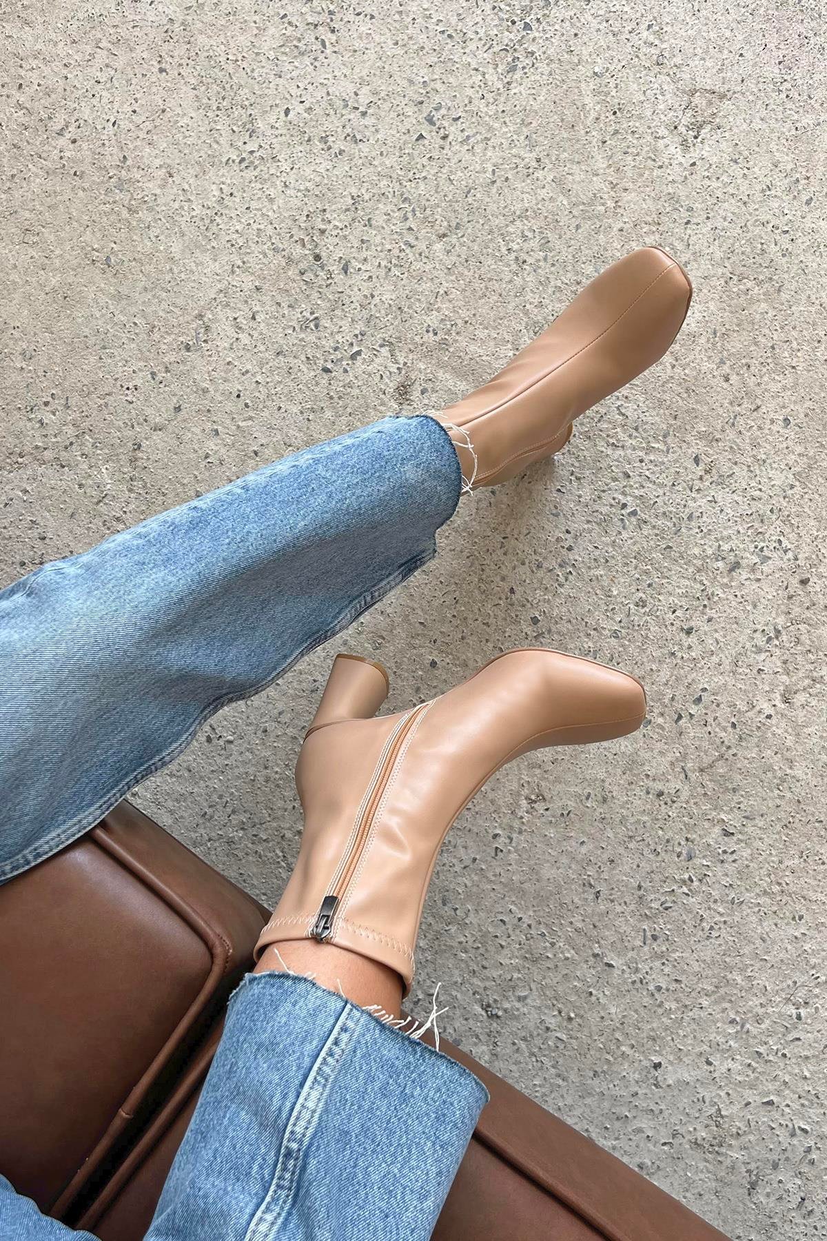 Beck  Kadın  Küt Kalıp Streç Deri Bot Ten