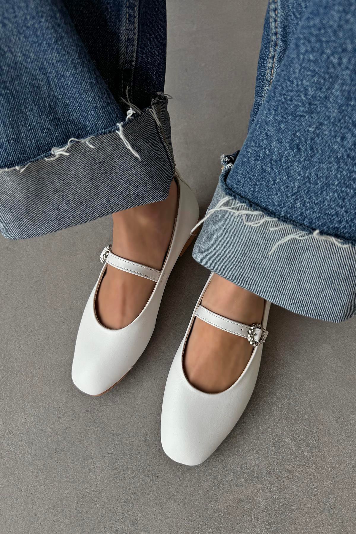 Berny  Kadın  Kemer  Detay  Deri  Babet Beyaz