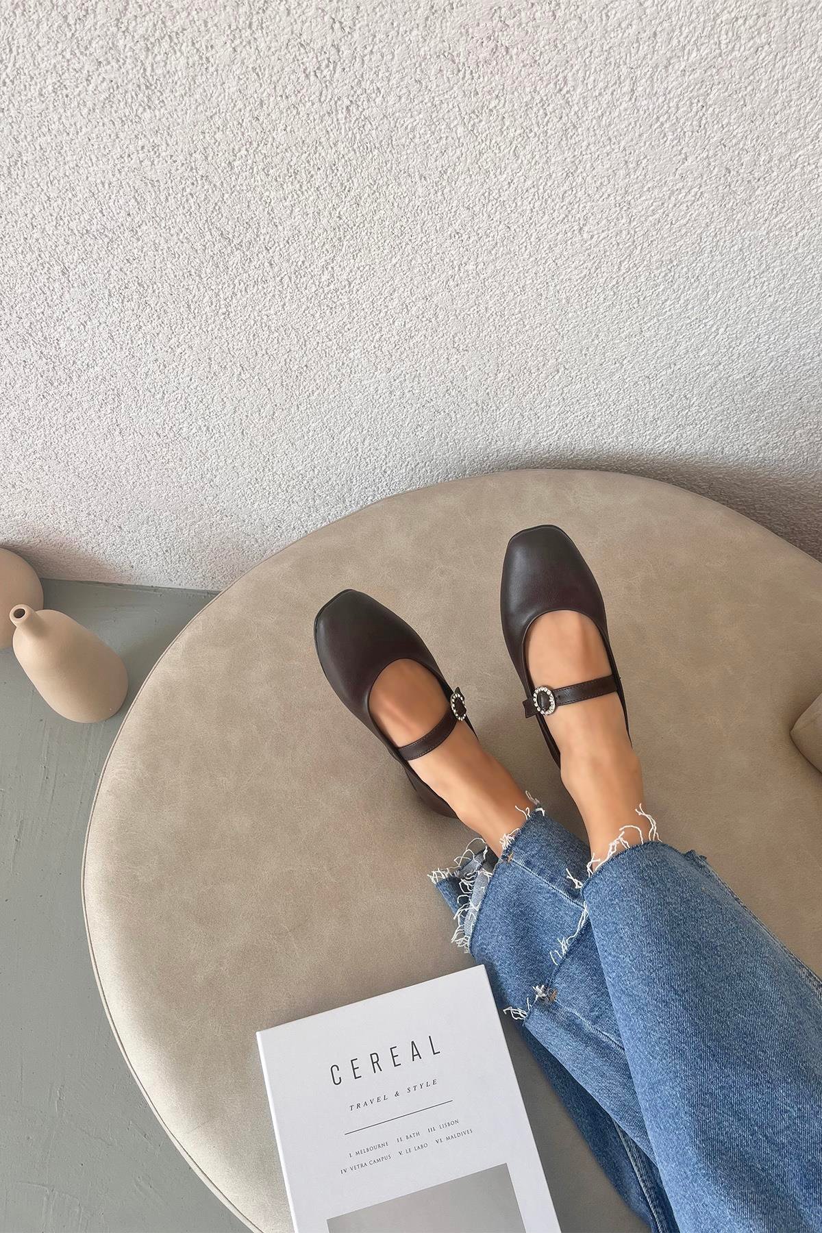 Berny  Kadın  Kemer  Detay  Deri  Babet Kahve