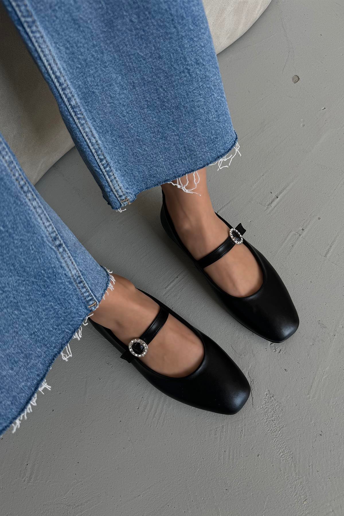 Berny  Kadın  Kemer  Detay  Deri  Babet Siyah