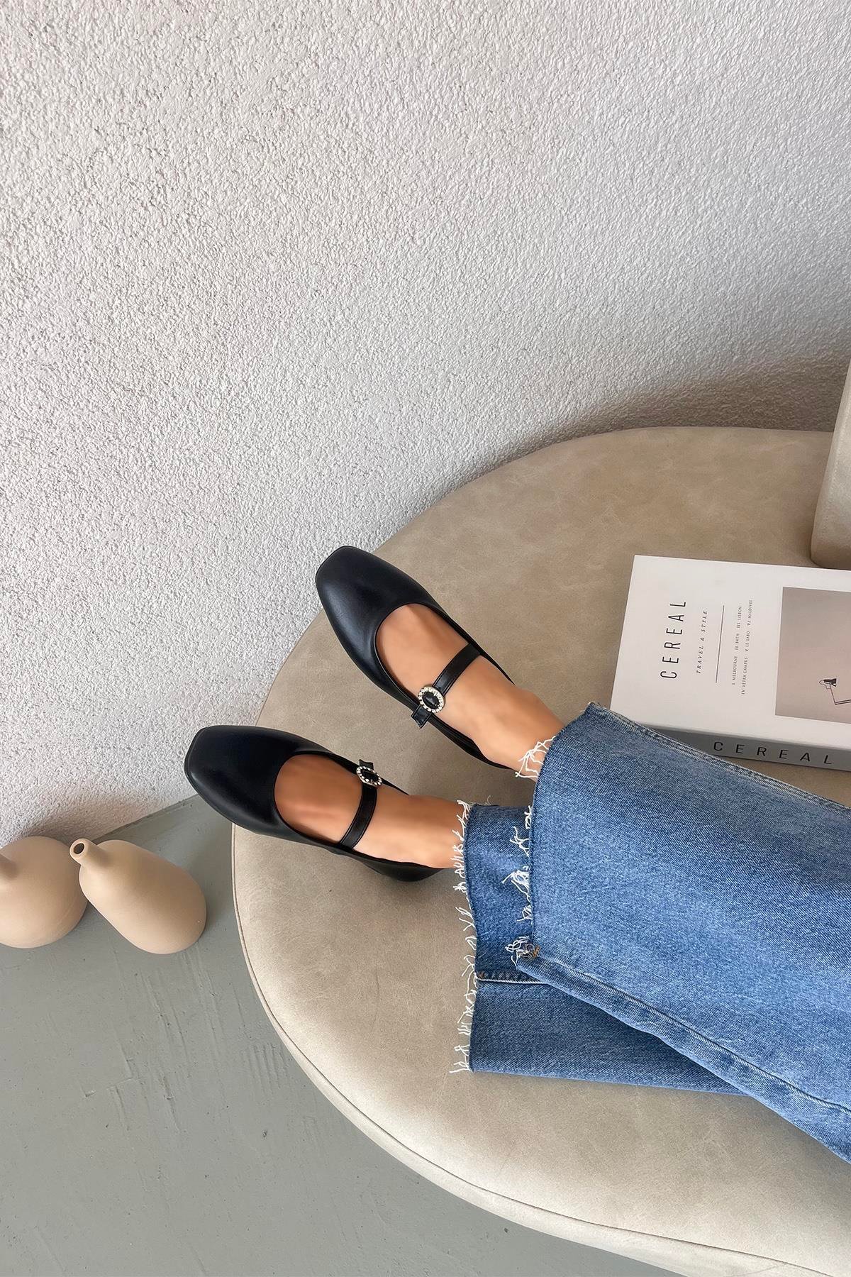 Berny  Kadın  Kemer  Detay  Deri  Babet Siyah