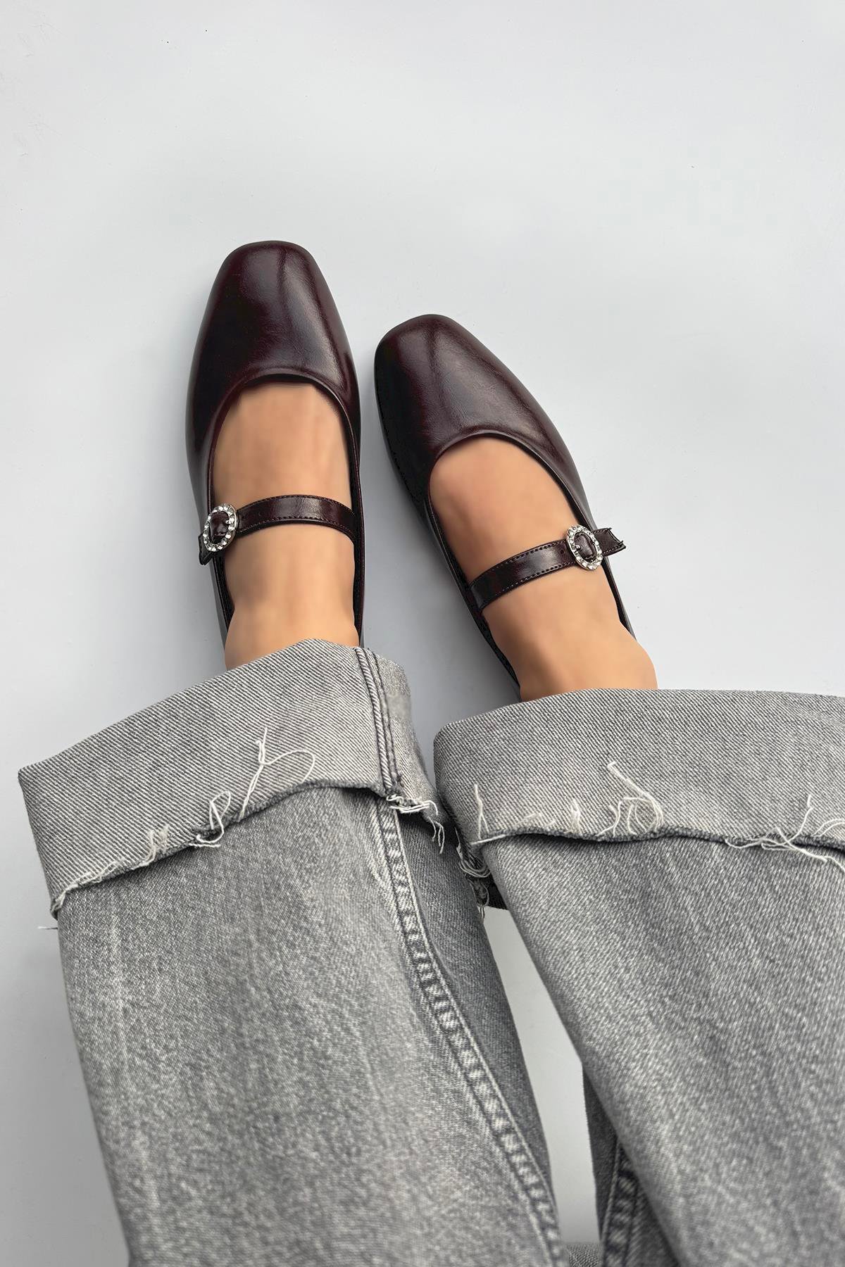 Berny Kadın Kemer Detay Kırışık  Deri  Babet Bordo