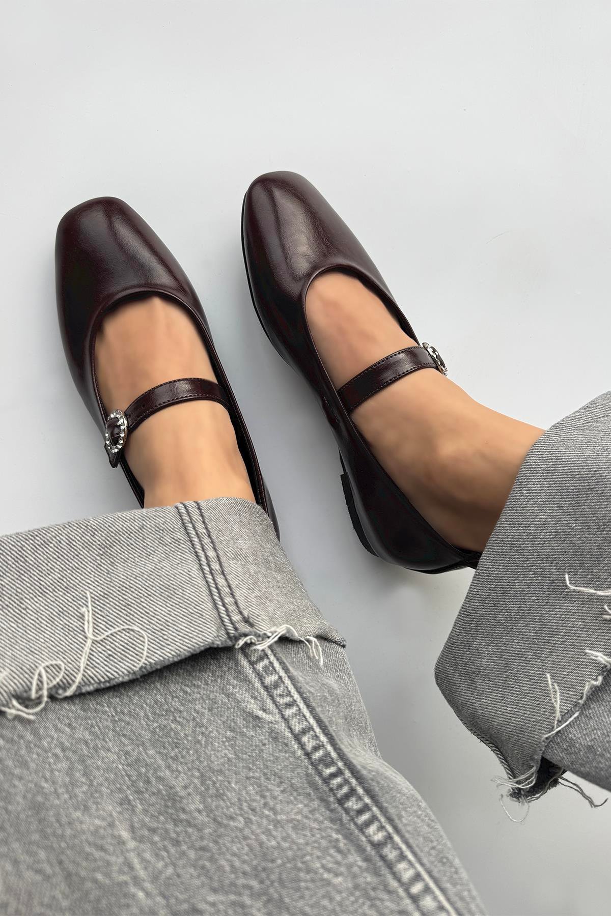 Berny Kadın Kemer Detay Kırışık  Deri  Babet Bordo