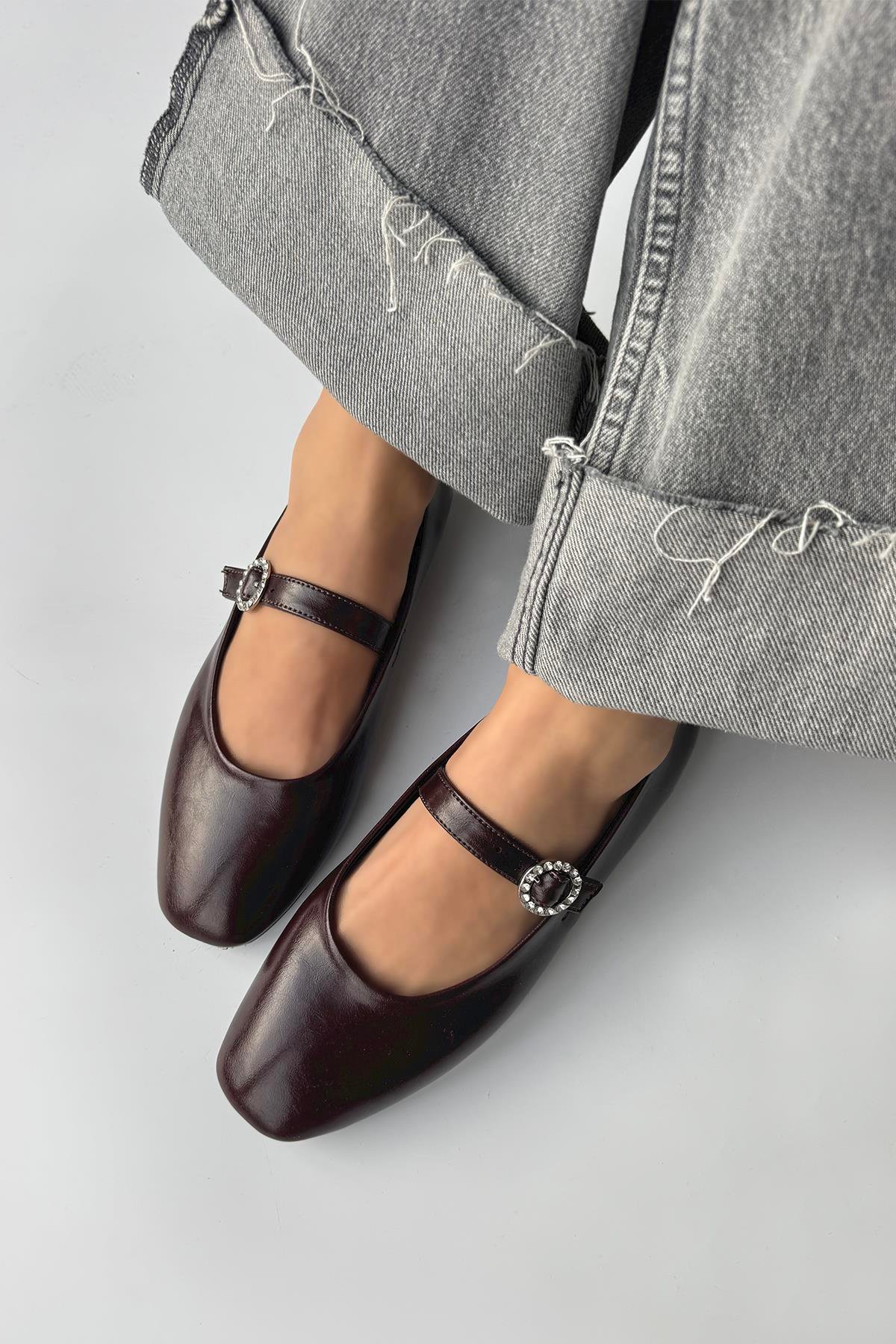 Berny Kadın Kemer Detay Kırışık  Deri  Babet Bordo