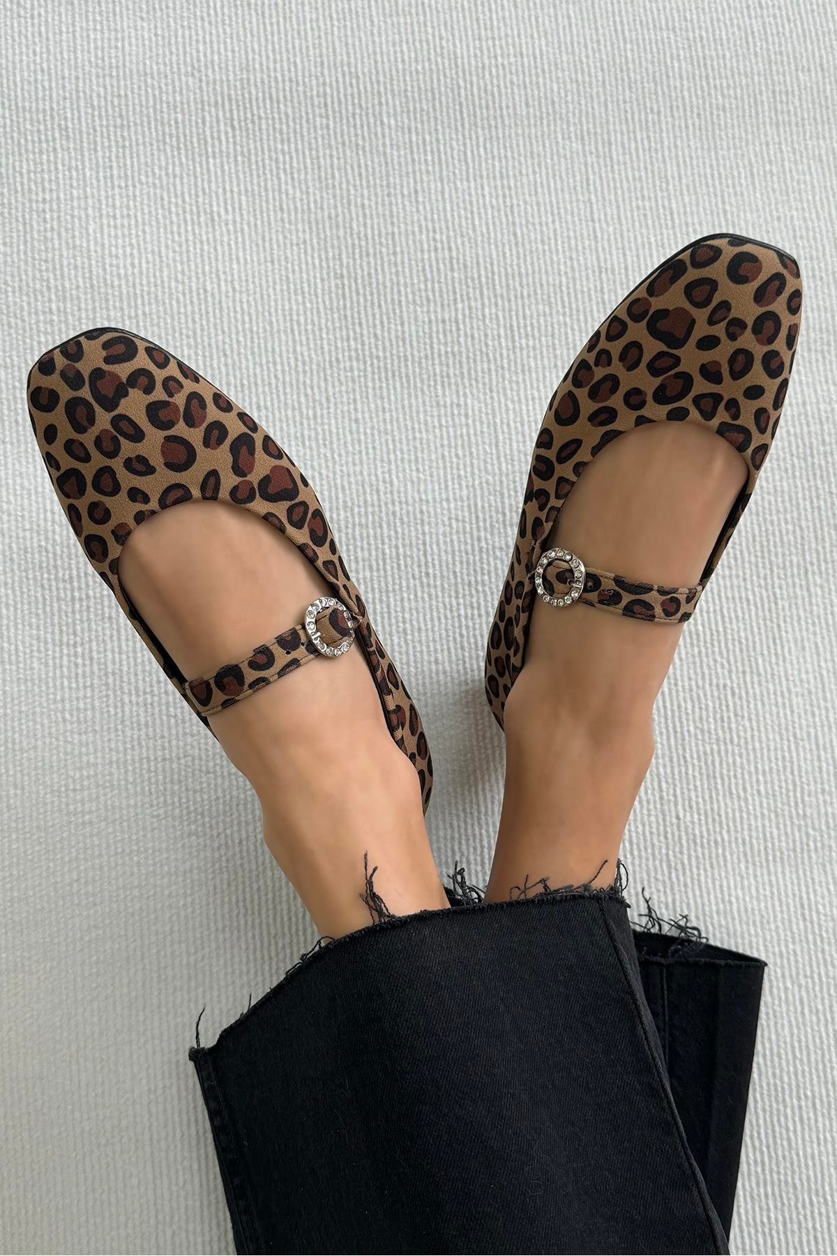 Berny  Kadın  Kemer  Detay  Kumaş  Babet Leopar