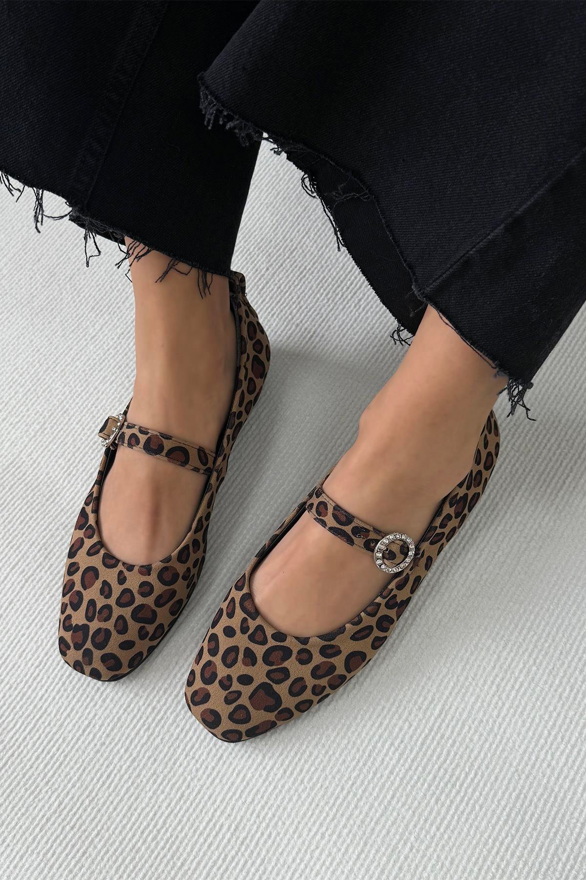 Berny  Kadın  Kemer  Detay  Kumaş  Babet Leopar