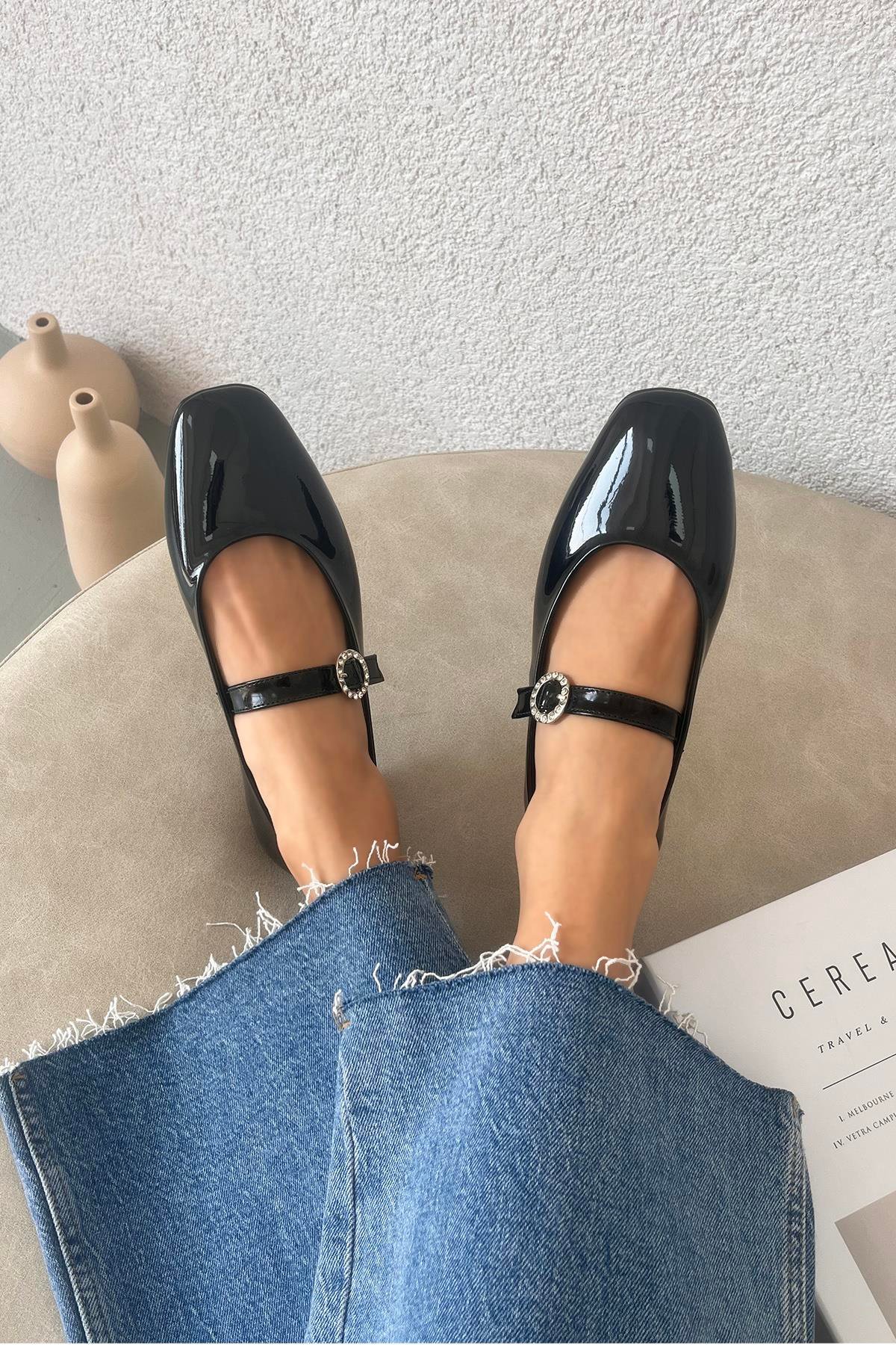 Berny  Kadın  Kemer  Detay  Rugan  Babet Siyah