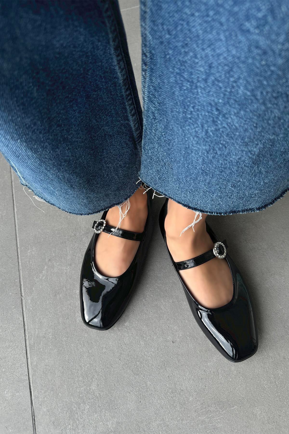 Berny  Kadın  Kemer  Detay  Rugan  Babet Siyah