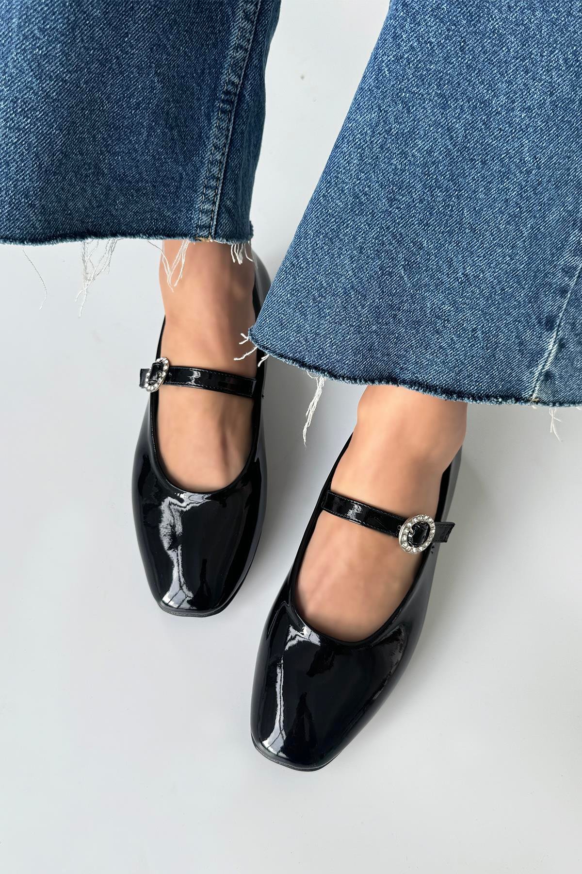 Berny  Kadın  Kemer  Detay  Rugan  Babet Siyah