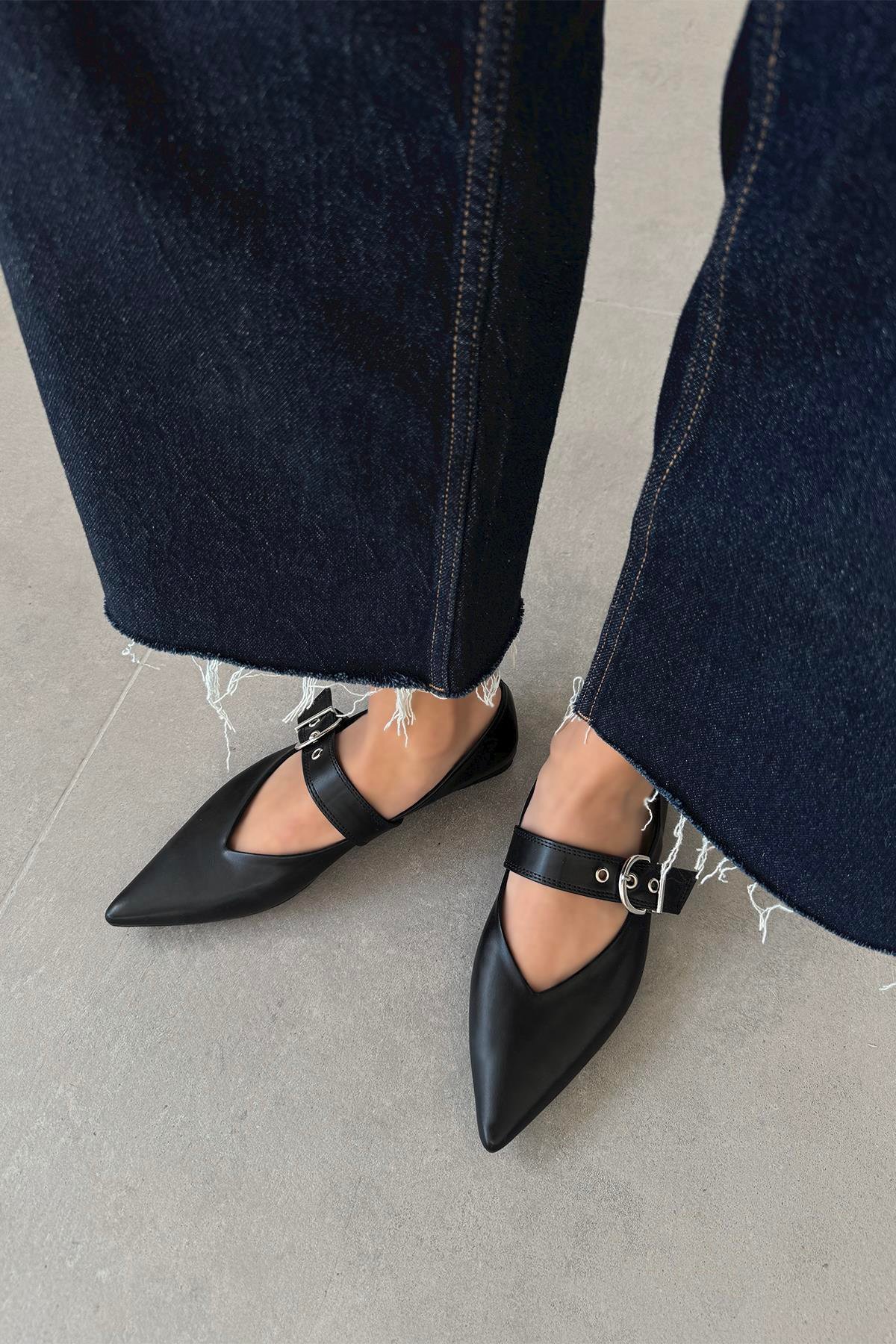 Bruno Kadın Kemer Detay Deri Babet Siyah