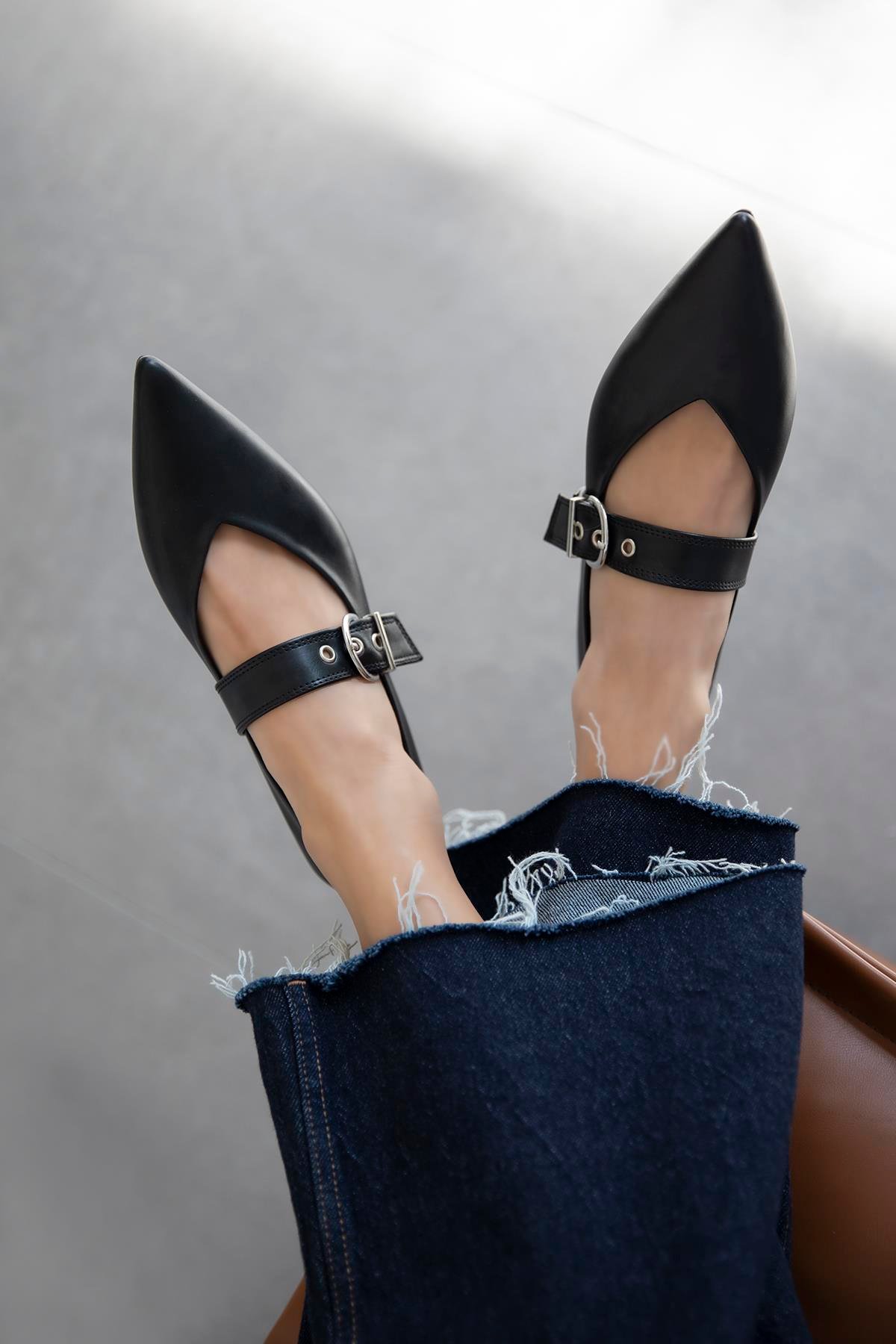 Bruno Kadın Kemer Detay Deri Babet Siyah