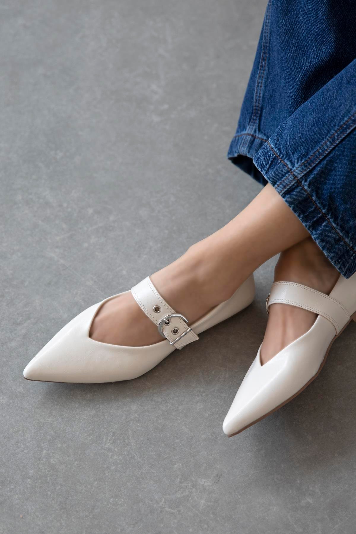 Bruno Kadın Kemer Detay Kırışık Deri Babet Krem