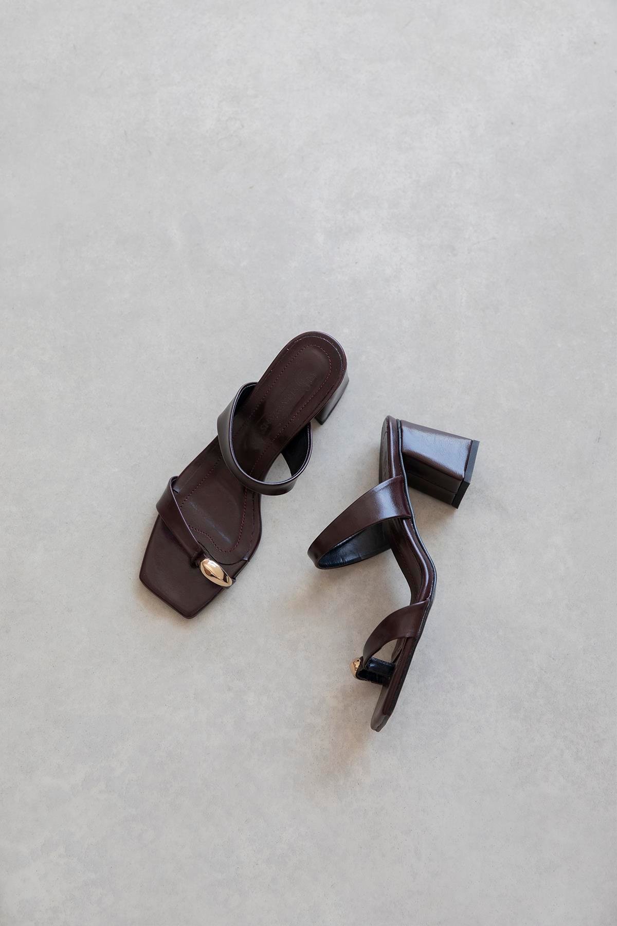 Capri Kadın Parmak Arası Kırışık Deri Sandalet Bordo