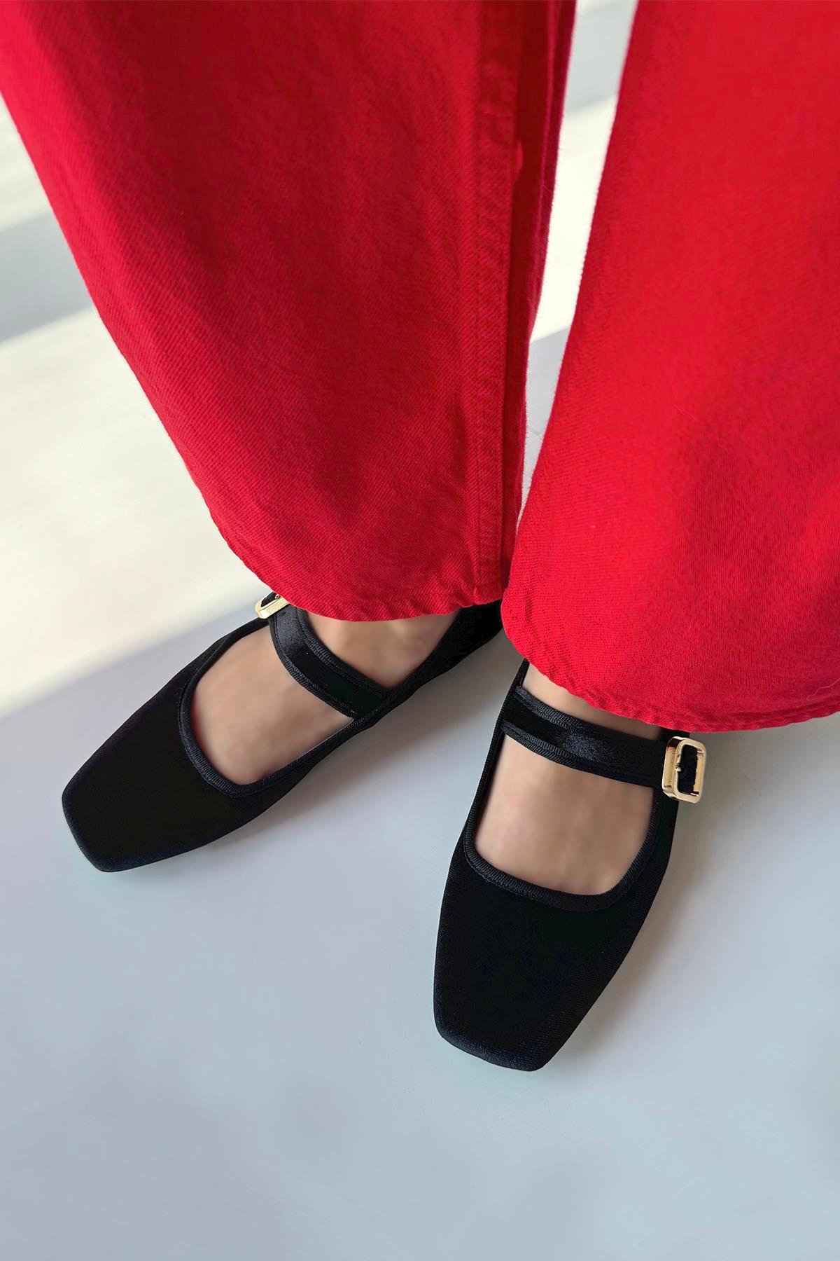 Carlisa Kadın  Kemer  Detay  Kadife   Babet Siyah