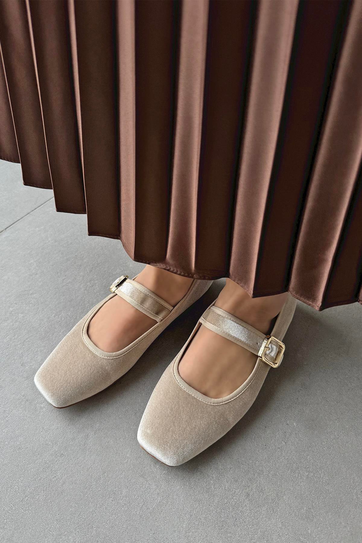 Carlisa Kadın  Kemer  Detay  Kadife   Babet Bej