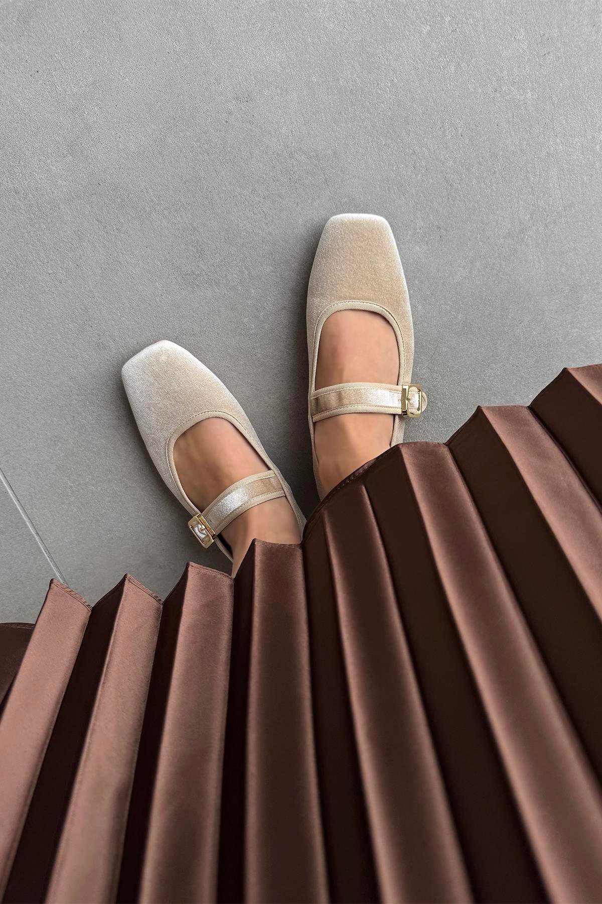 Carlisa Kadın  Kemer  Detay  Kadife   Babet Bej