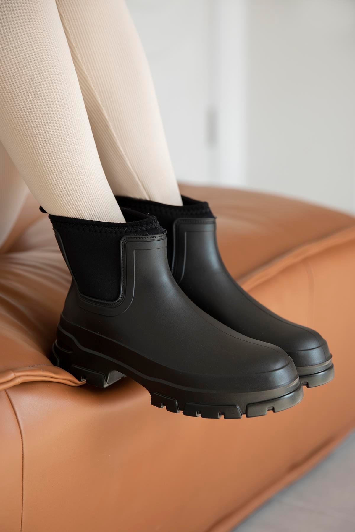 Carmen  Plastik Su Geçirmez  Kadın Bot Siyah