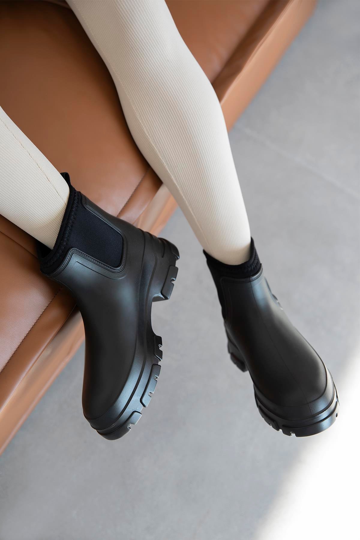 Carmen  Plastik Su Geçirmez  Kadın Bot Siyah