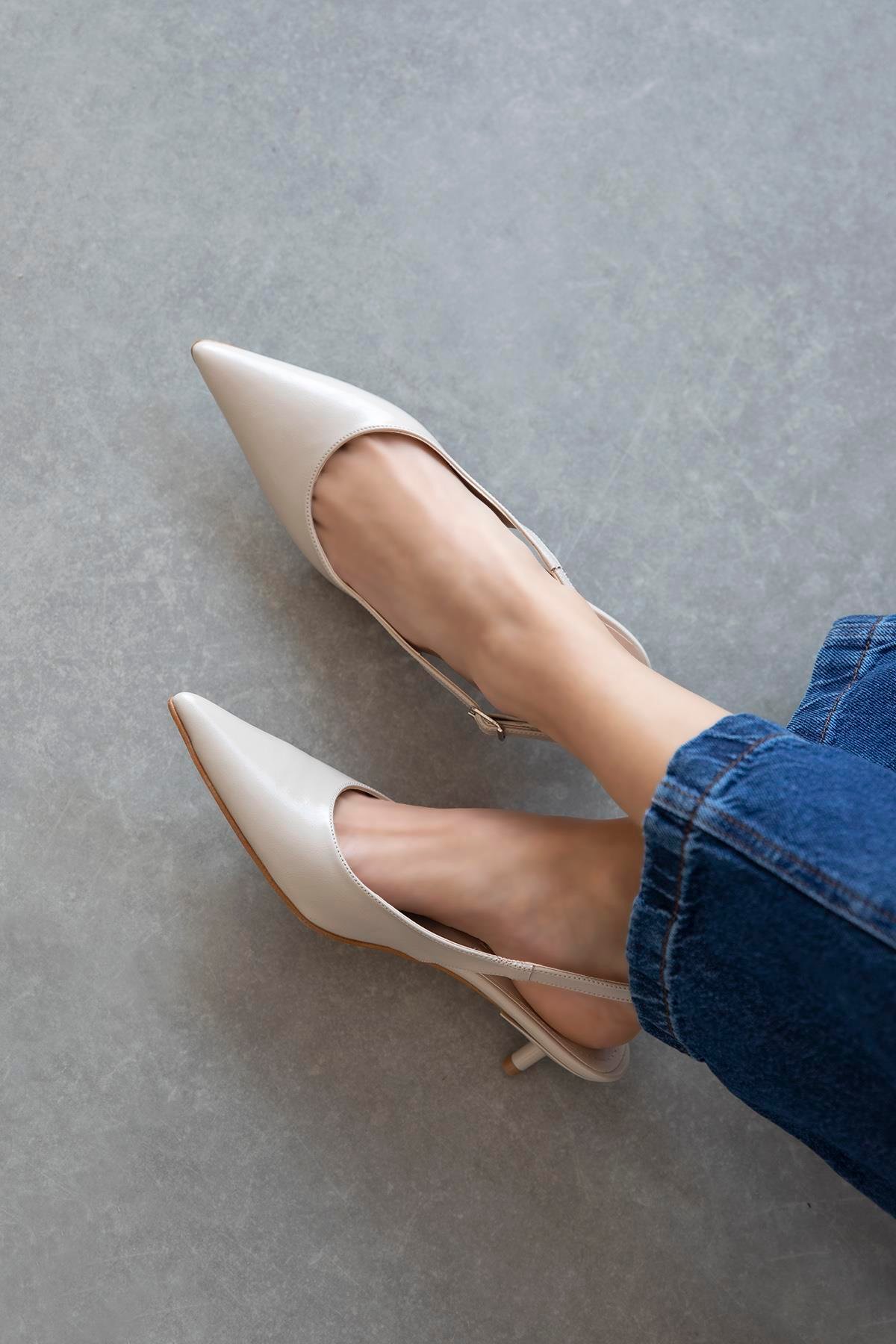 Cuesta  Kadın Topuklu Kırışık Deri Ayakkabı Bej