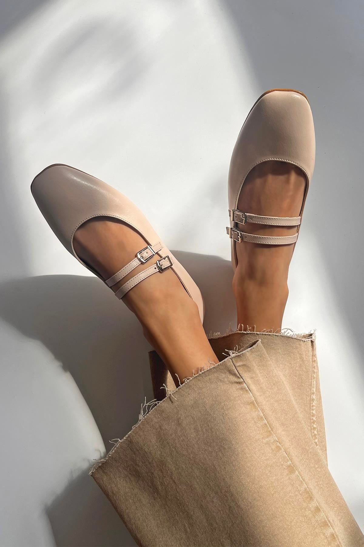 Elvira   Kadın  Kemer  Detay  Deri  Babet Bej