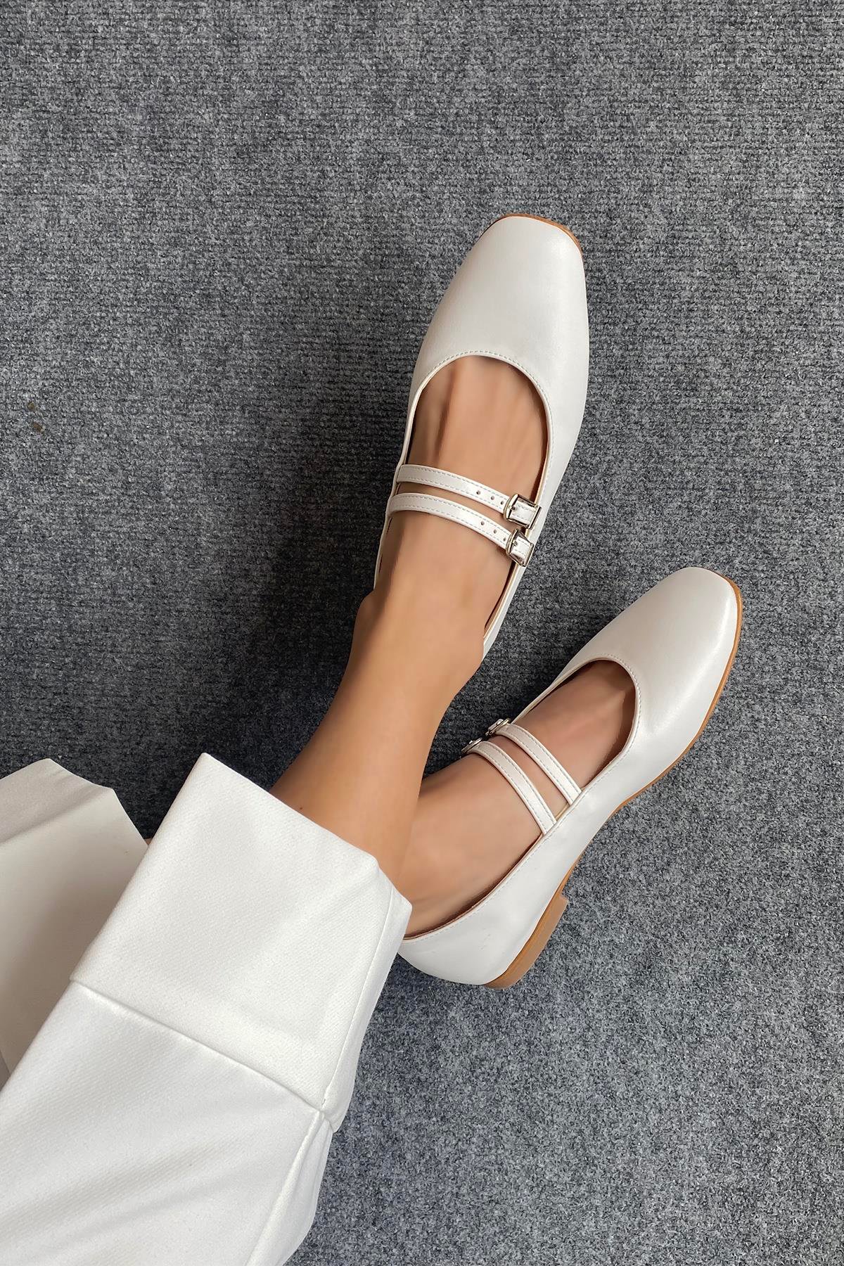 Elvira   Kadın  Kemer  Detay  Deri  Babet Beyaz