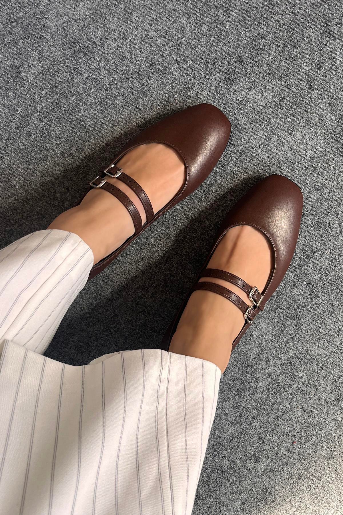 Elvira   Kadın  Kemer  Detay  Deri  Babet Kahve