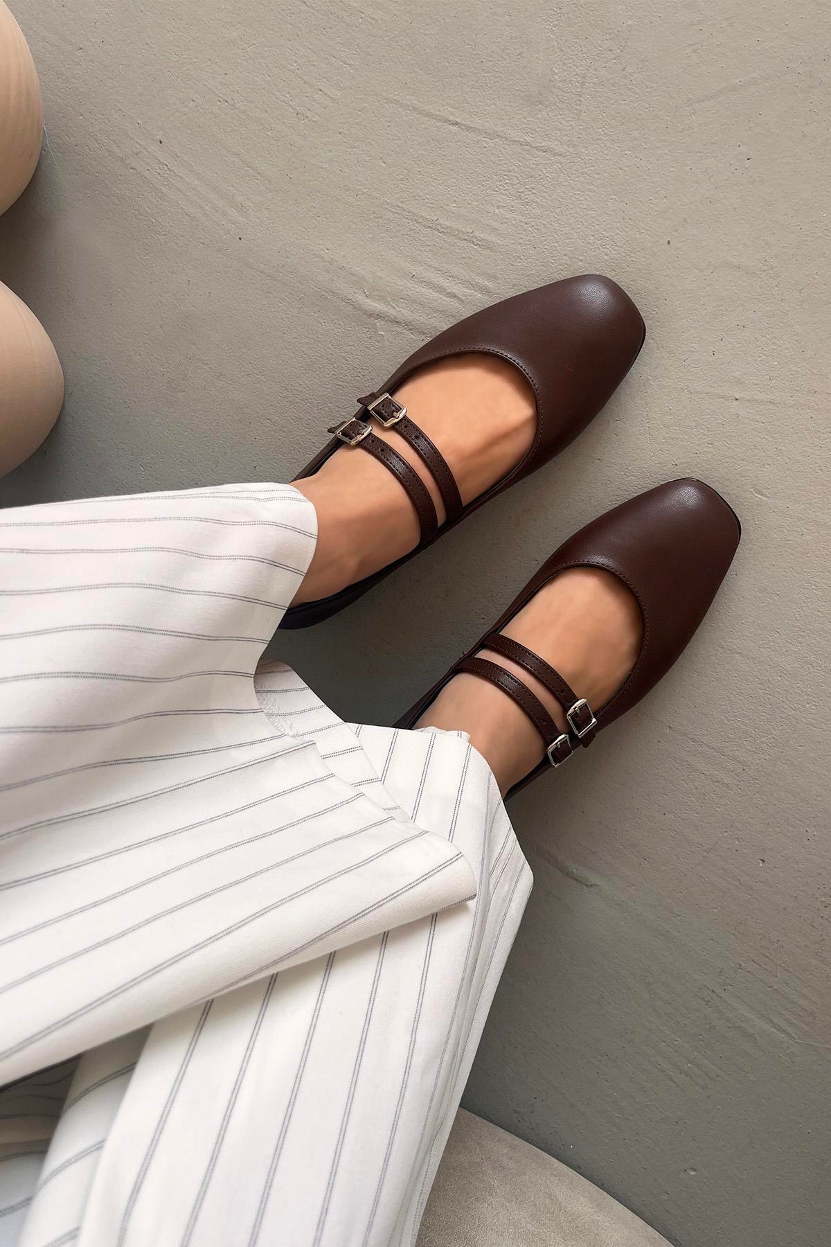 Elvira   Kadın  Kemer  Detay  Deri  Babet Kahve