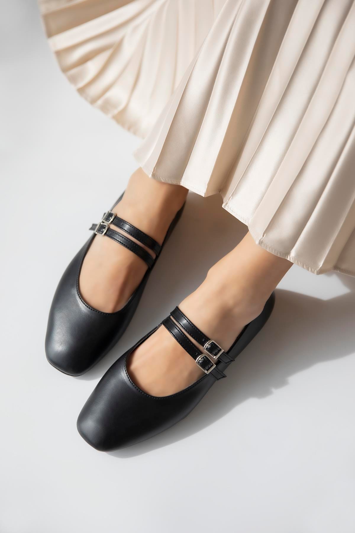 Elvira   Kadın  Kemer  Detay  Deri  Babet Siyah