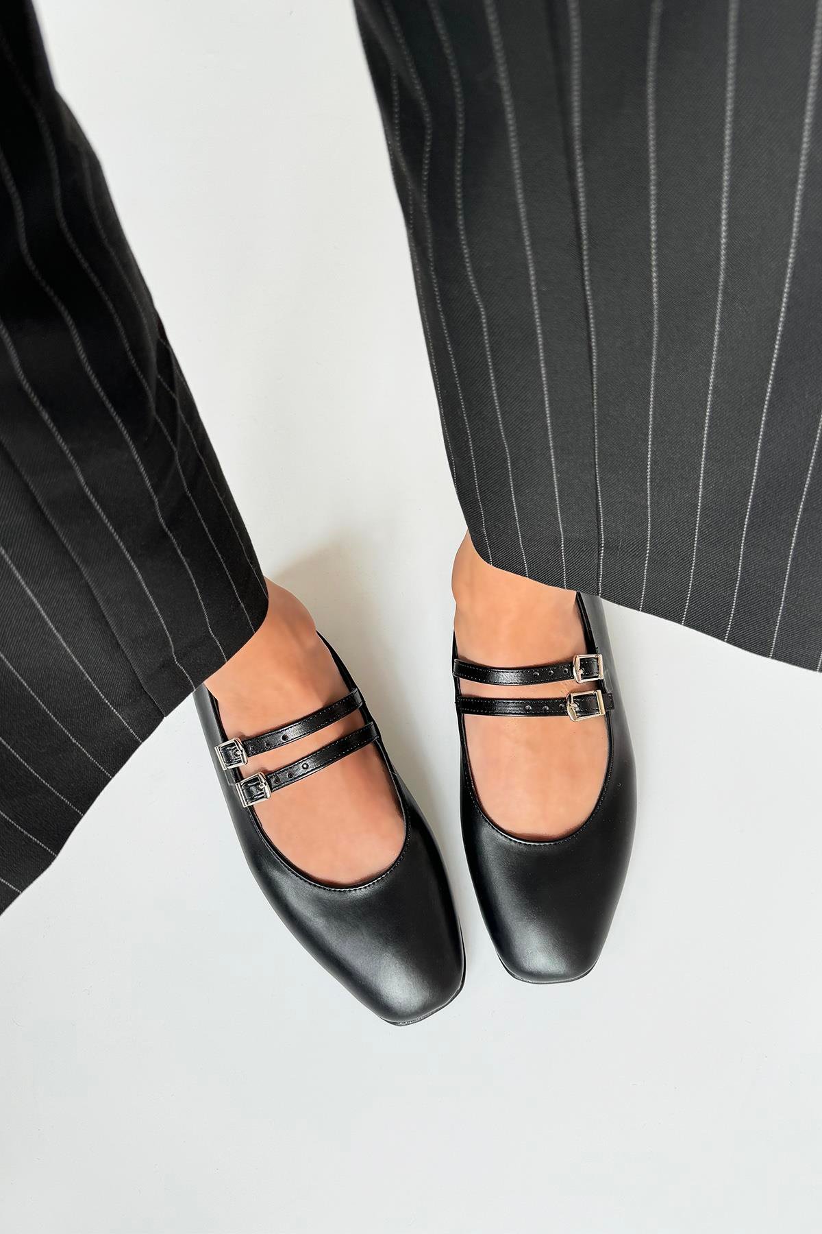 Elvira   Kadın  Kemer  Detay  Deri  Babet Siyah