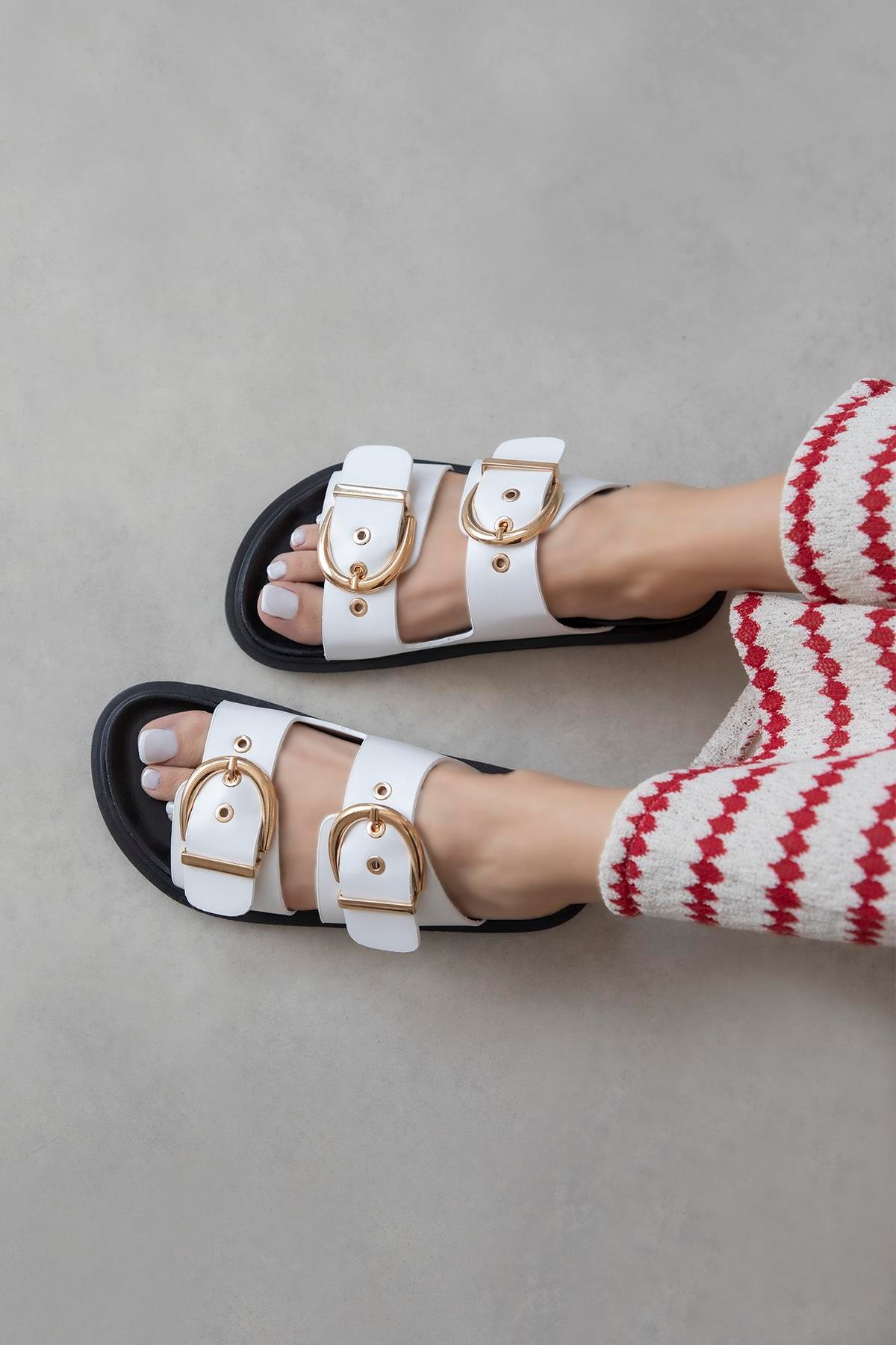 Forster  Kadın  Toka  Detay  Günlük  Konfor Terlik Beyaz-Siyah