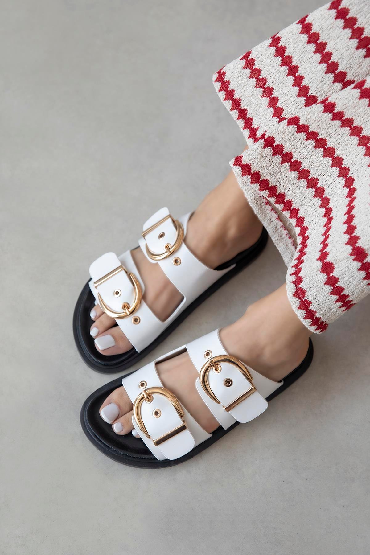 Forster  Kadın  Toka  Detay  Günlük  Konfor Terlik Beyaz-Siyah