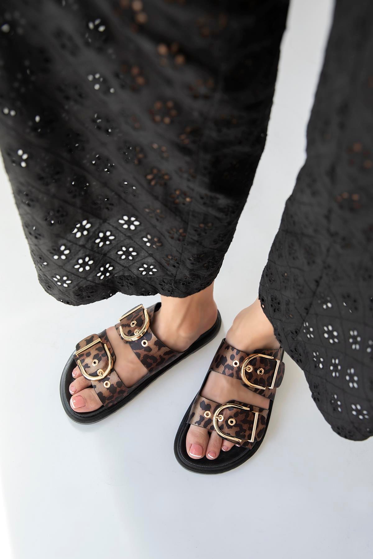 Forster Kadın Toka  Detay Saten Terlik Leopar