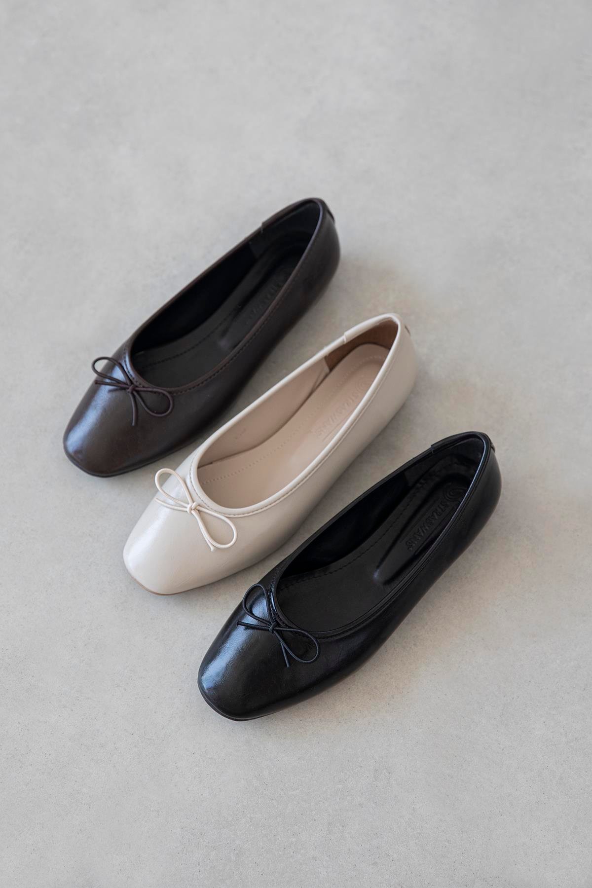 Galo Kadın Fiyonk Detay Kırışık Deri Babet Siyah