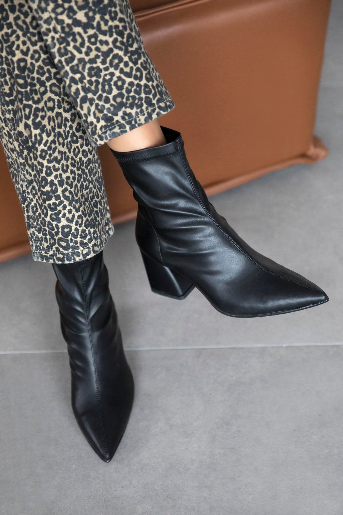 Garcia  Kadın  Streç Sivri Kalıp Deri Bot Siyah