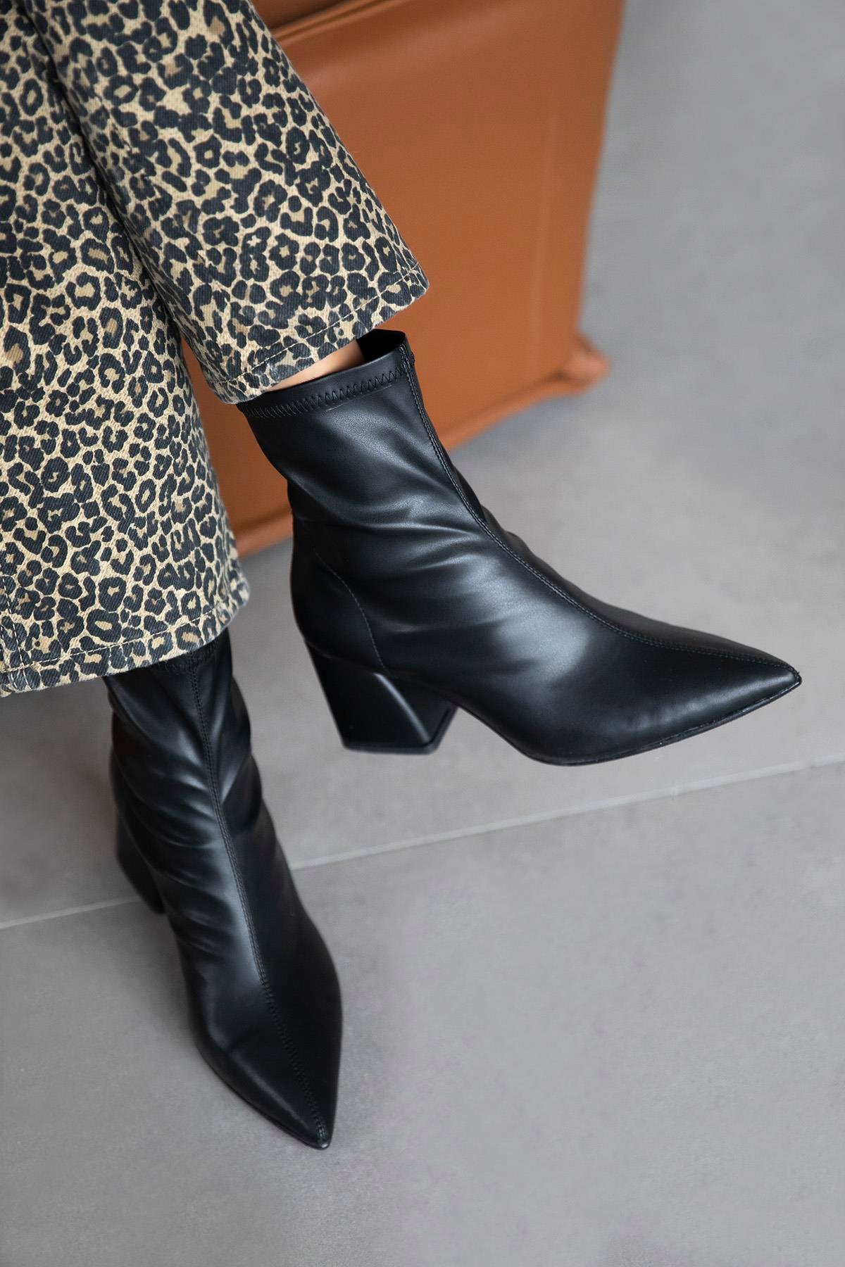 Garcia  Kadın  Streç Sivri Kalıp Deri Bot Siyah