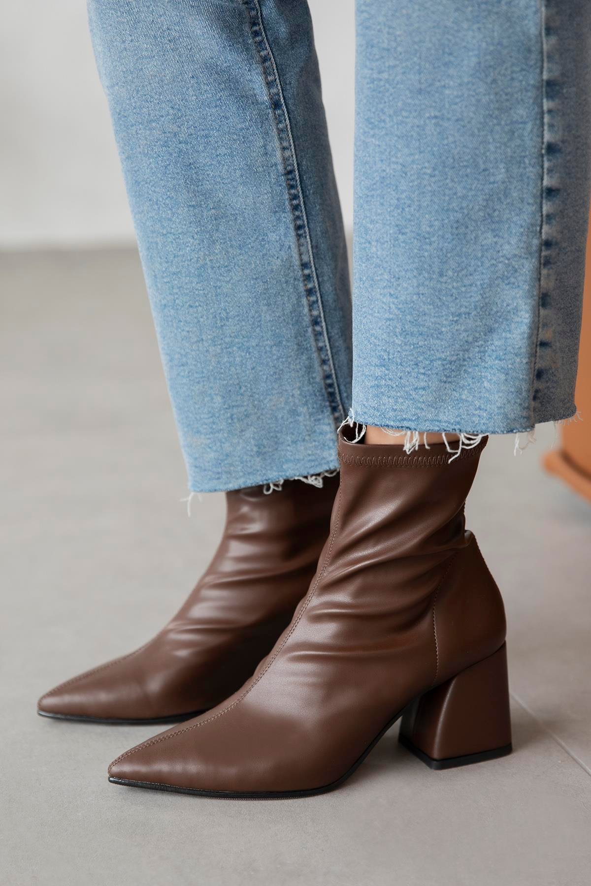 Garcia  Kadın  Streç Sivri Kalıp Deri Bot Kahve