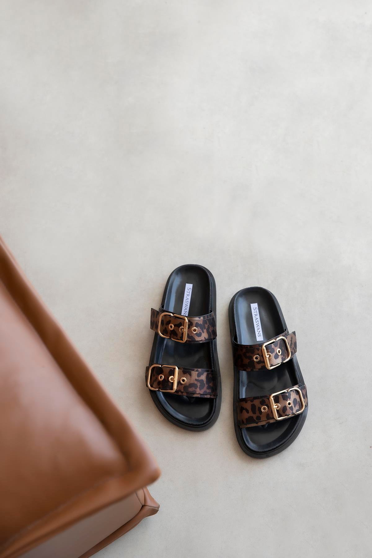 Gita  Kadın Toka Detay Saten Terlik Leopar