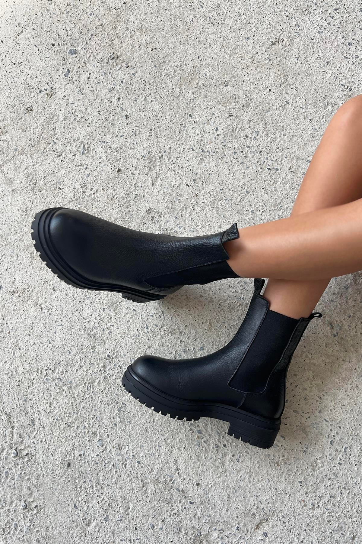 Helen Kadın Lastik Detay  Hakiki  Deri Postal  Bot Siyah